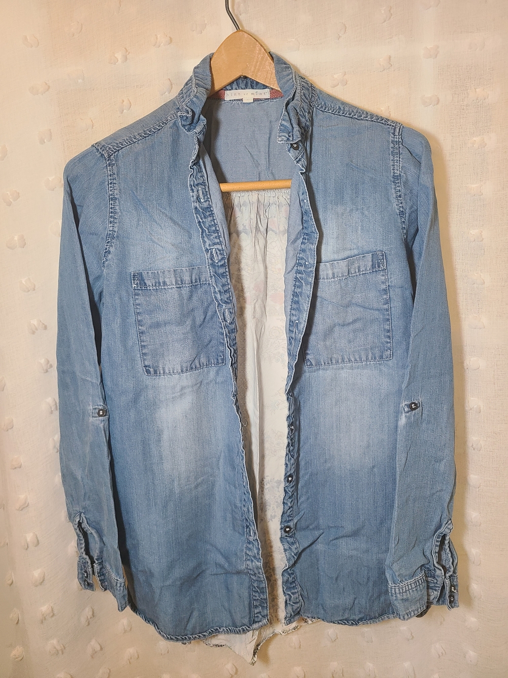 hint of mint Light Blue Ruffle-Trim Denim Shirt.  0152